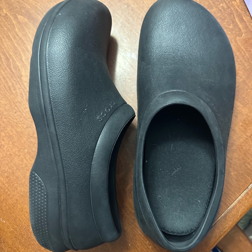 CROCS ON THE CLOCK SLIP RESISTANT WORK SLIP ONS